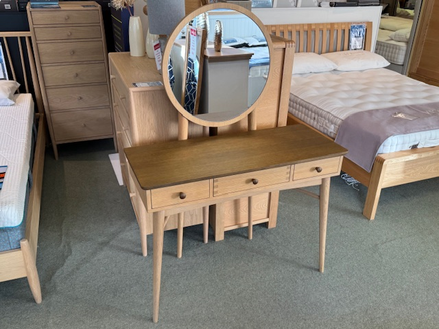 Dressing Table With Mirror